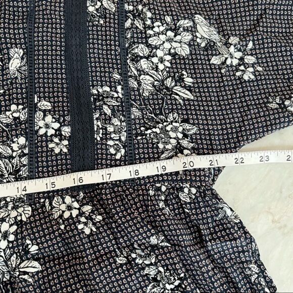 Hem&Thread floral long sleeve babydoll top with crochet lace panels on front M - Picture 6 of 8